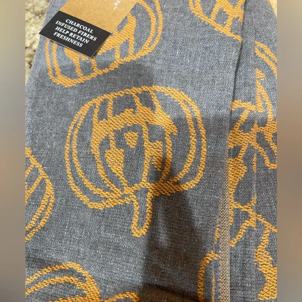 Cupcakes and Cashmere charcoal infused pumpkins kitchen towel set - Brand new!